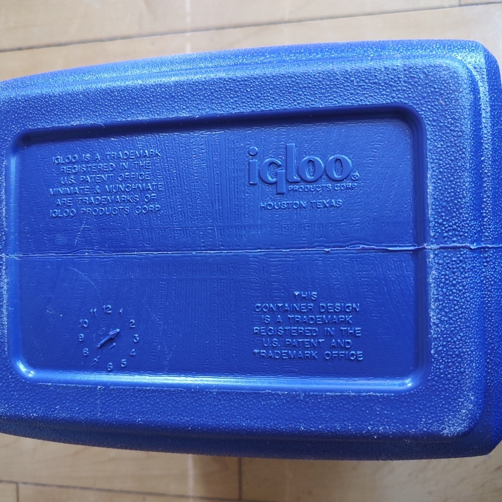 Igloo MiniMate Cooler Purple and White - Picture 5 of 6